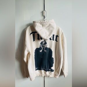 PULL & BEAR M Cream Hoodie with Tupac Graphic soft  & warm M